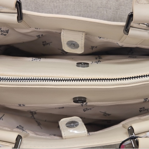 NEW Betsey Johnson Skull Handbag - Picture 3 of 14